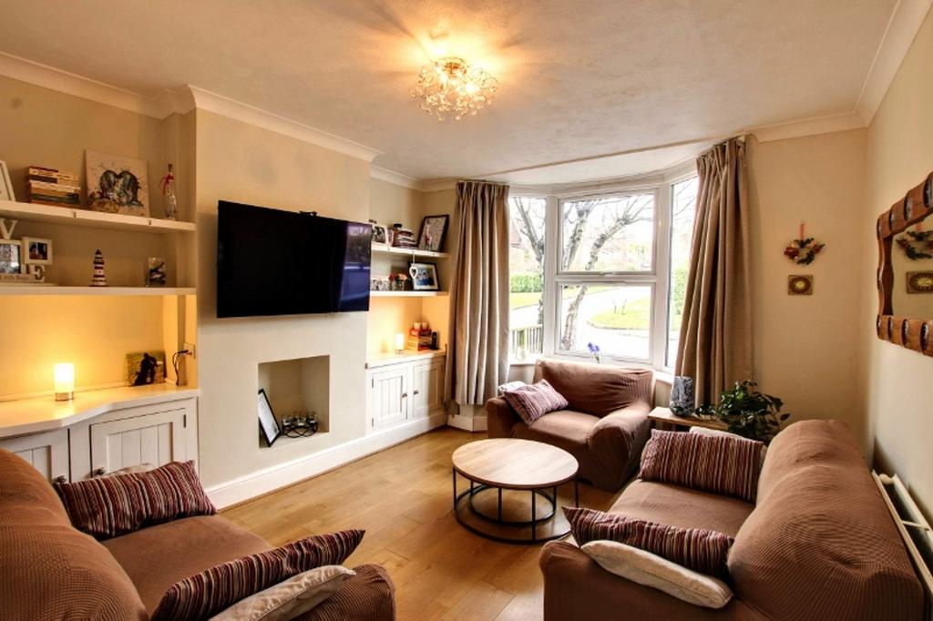 College Road, Haywards Heath, RH16 4 bed semidetached house for sale