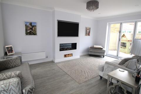 15 Hornbeam Chase, South Ockendon, RM15 6TT
