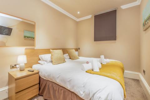 3 bedroom serviced apartment to rent, North Castle Street, Edinburgh EH2