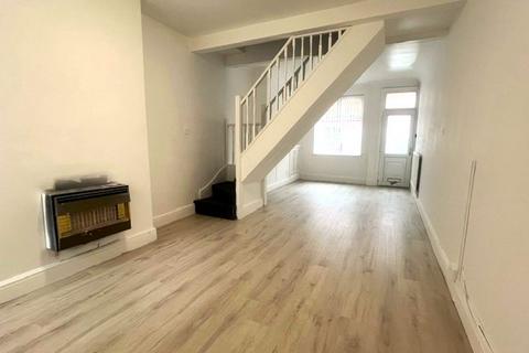 3 bedroom terraced house to rent, Devana Road, Leicester LE2