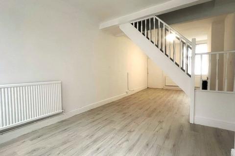3 bedroom terraced house to rent, Devana Road, Leicester LE2