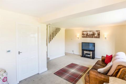 4 bedroom semi-detached house for sale - Woodlands Close, Huddersfield HD2