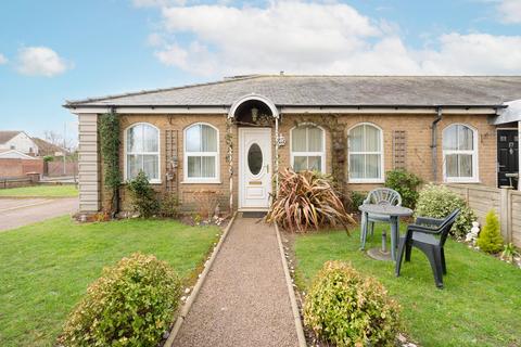 2 bedroom semi-detached bungalow for sale, Kings Road, Great Yarmouth, NR30