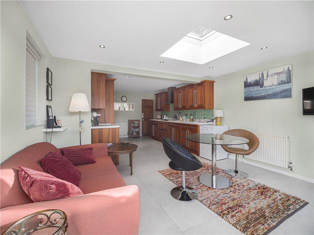Kitchen/Reception