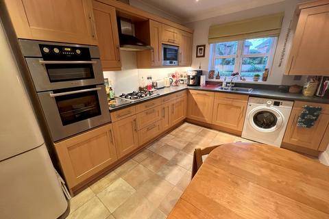 4 bedroom semi-detached house for sale, Station Road, New Milton, Hampshire. BH25 6JP