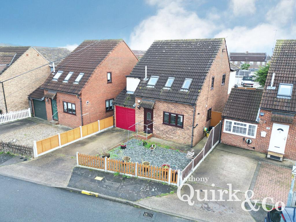 Canvey Island SS8 4 bed detached house for sale £365,000