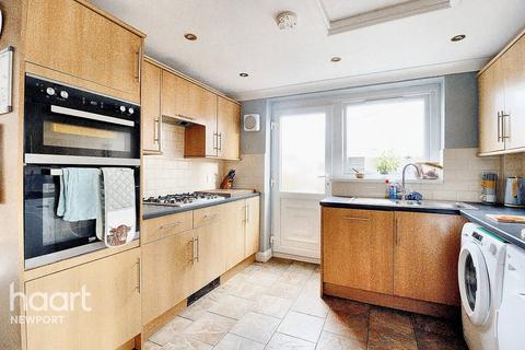 3 bedroom end of terrace house for sale, Royston Crescent, Newport