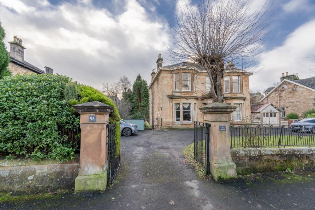 Aytoun Road, Pollokshields, Glasgow, G41 3 bed flat £1,900 pcm (£438 pw)