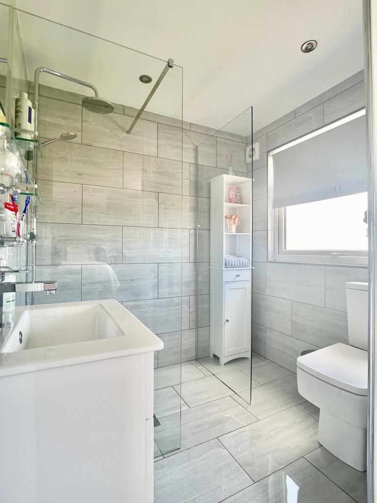 En-Suite Shower Rm