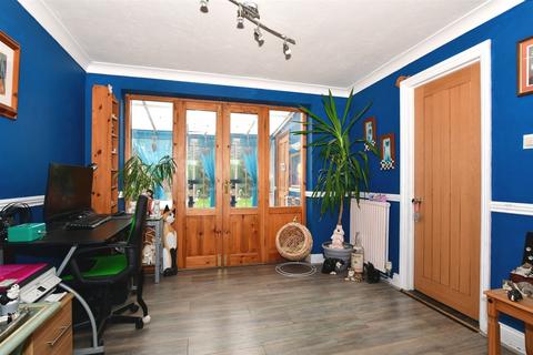 5 Adelaide Gardens, Minster On Sea, Sheerness, ME12 3HN