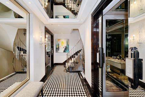 12 Lyall Street, London, SW1X 8DH