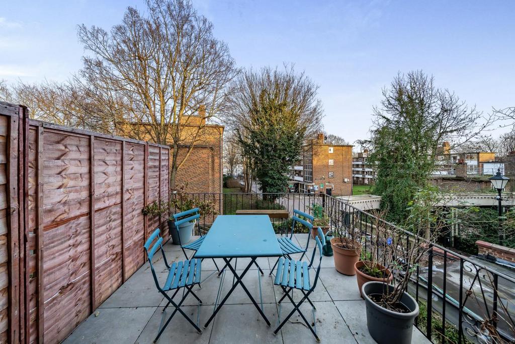 Highbury Park, Highbury 2 bed flat for sale £900,000