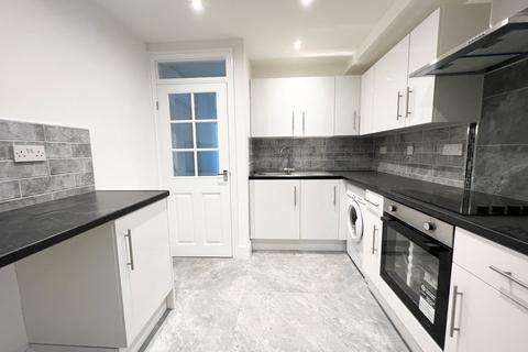 2 bedroom flat for sale, Fairbrook Road, Palmers Green, N13