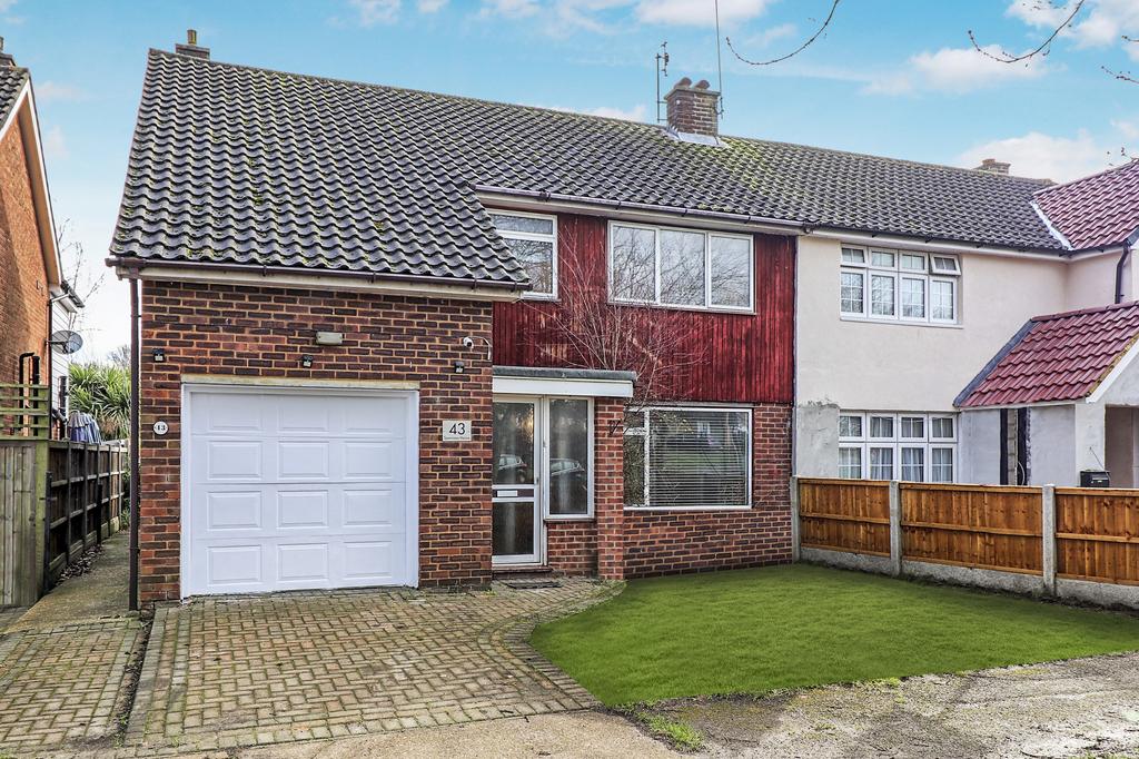 Sparrows Herne, Basildon SS16 4 bed semidetached house for sale £370,000