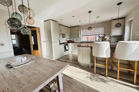 5 bedroom detached house for sale, Kirton Lane , Thorne DN8