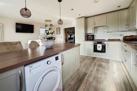 5 bedroom detached house for sale, Kirton Lane , Thorne DN8