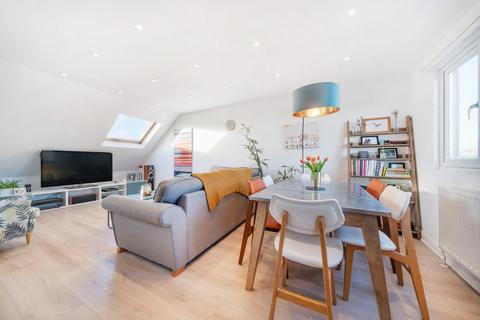 Flat 2, 30 Grand Drive, London, SW20 0JT