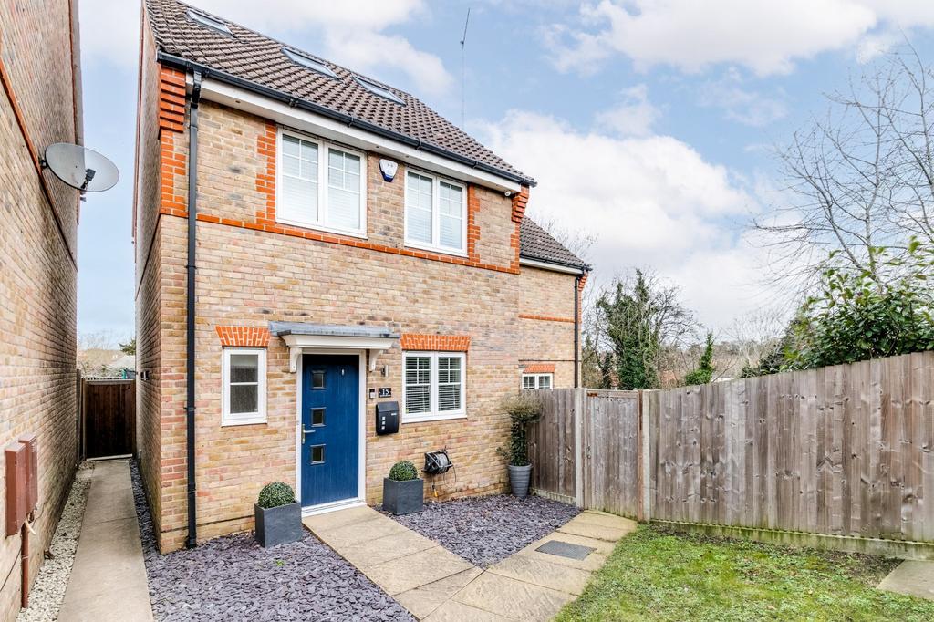 Knebworth Gate, Roebuck, Stevenage, Hertfordshire, SG2 3 bed semi ...