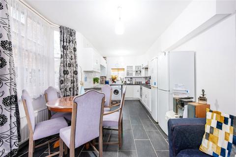 4 bedroom terraced house for sale, Trehurst Street, London, E5