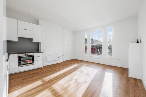 4 bedroom apartment to rent, Chiswick High Road, Chiswick, W4