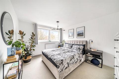 1 bedroom flat for sale, Walton On Thames, Surrey, KT12