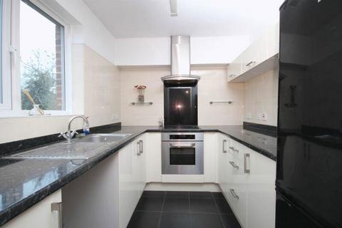 2 bedroom flat for sale, Frensham Close, Southall, ,, UB1 2YE
