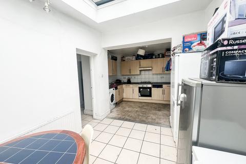 3 Sedgeway, London, SE6 1JR