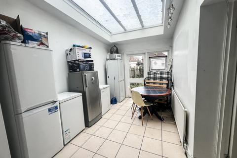 3 Sedgeway, London, SE6 1JR