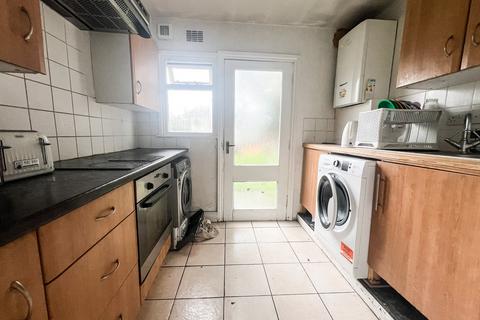 3 Sedgeway, London, SE6 1JR