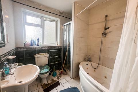 3 Sedgeway, London, SE6 1JR