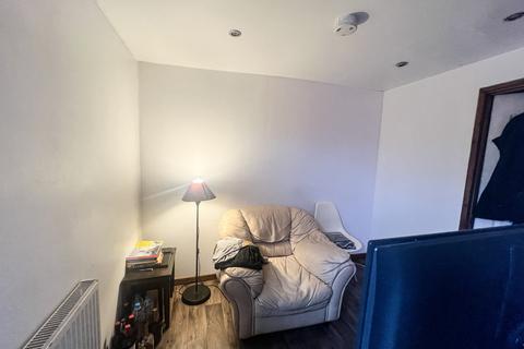 3 Sedgeway, London, SE6 1JR