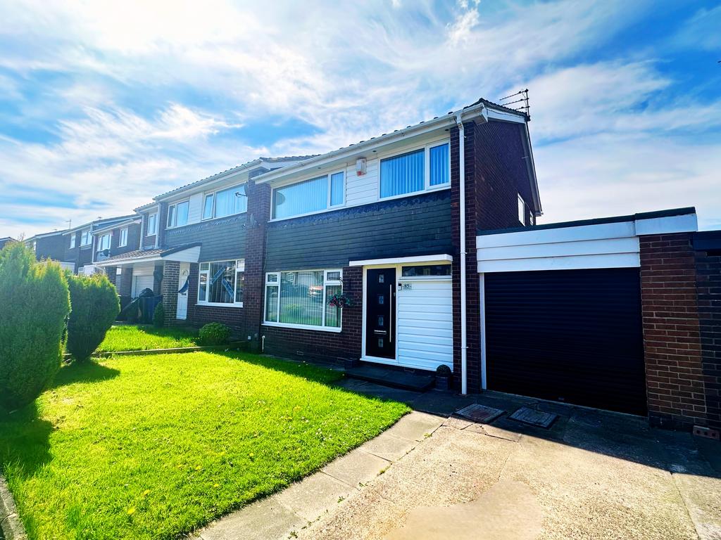 Kenmoor Way, Chapel Park, Newcastle... 3 bed semidetached house for