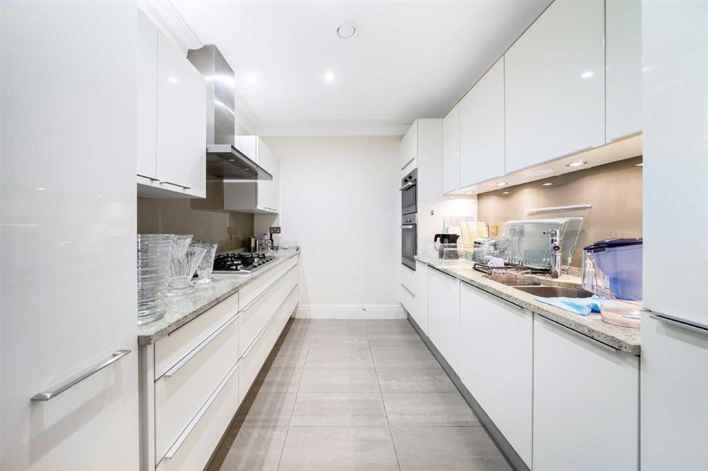 West-heath-place-golders-hill-nw11-2
