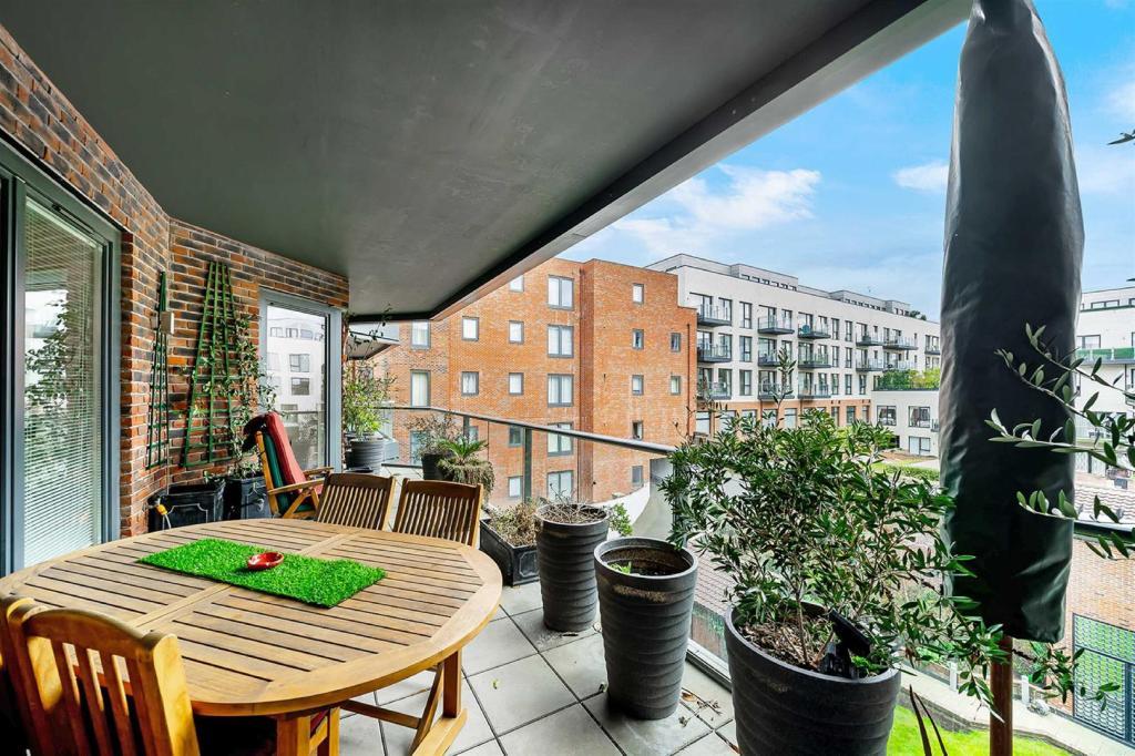 West-heath-place-golders-hill-nw11-2