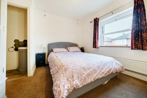 112 Manor Road, Guildford, GU2 9NR