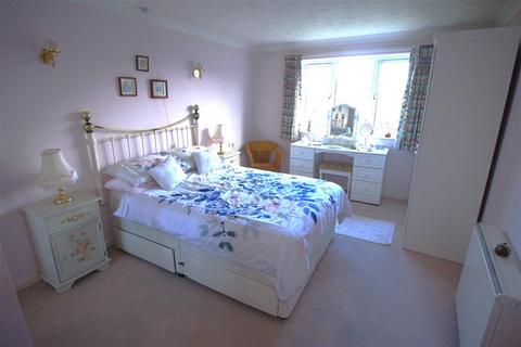 2 bedroom flat for sale - Regency Crescent, Christchurch BH23