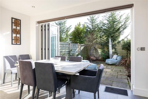 49b Cottenham Park Road, London, SW20 0SB