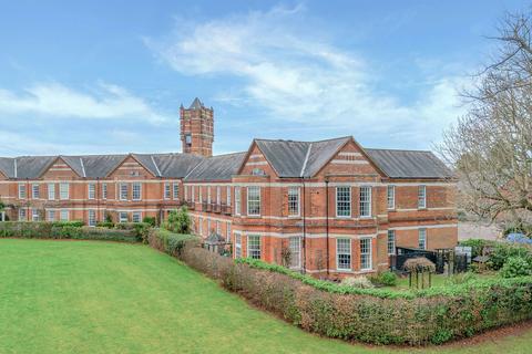 Flat 16, Lords Wood House, 18 Cayton Road, Coulsdon, CR5 1LT