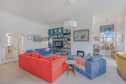 Flat 16, Lords Wood House, 18 Cayton Road, Coulsdon, CR5 1LT
