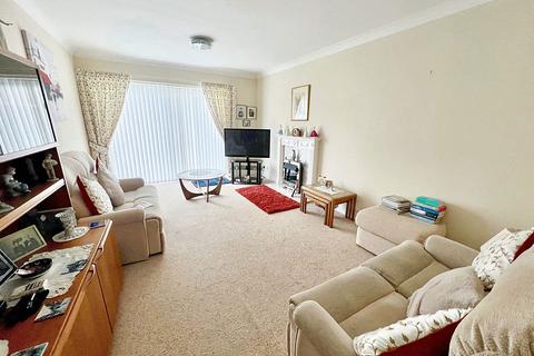 2 bedroom ground floor flat for sale, Meadowfield, Monkseaton, Whitley Bay, Tyne and Wear, NE25 9YD