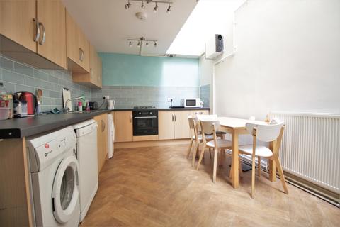 6 bedroom flat to rent - Ashgate Road, Sheffield S10