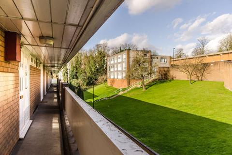 1 bedroom flat for sale - Menlo Gardens, Upper Norwood, London, SE19