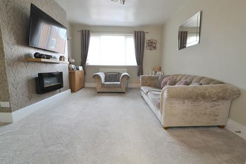 3 bedroom flat for sale, Myrtle Avenue, Dunston, Gateshead, Gateshead