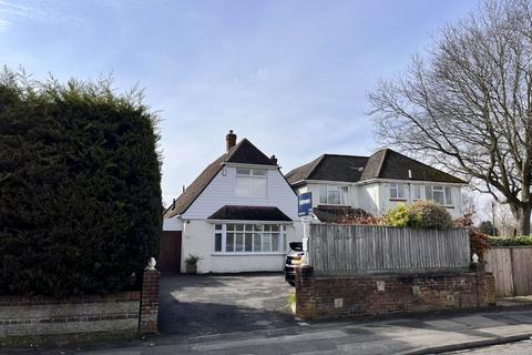 3 bedroom detached house for sale - Castle Lane West, Bournemouth BH8