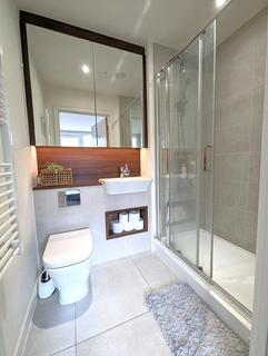 2 bedroom apartment to rent, Two Bedroom Apartment Waterside West Hendon NW9