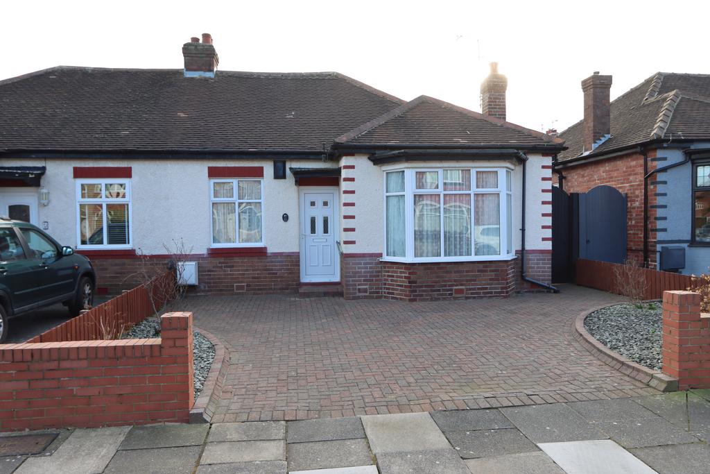 Athol Gardens, West Monkseaton, Whitley Bay, NE25 9DN 2 bed semi