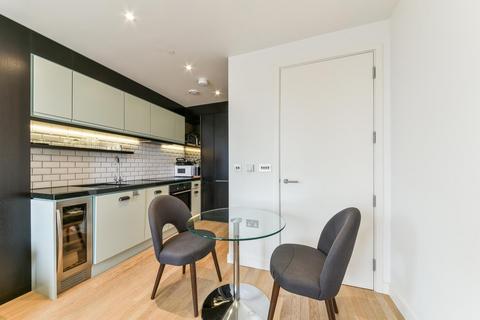 Apartment 802, Park Vista Tower, 5 Cobblestone Square, London, E1W 3AZ