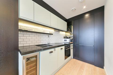 Apartment 802, Park Vista Tower, 5 Cobblestone Square, London, E1W 3AZ
