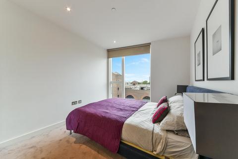 Apartment 802, Park Vista Tower, 5 Cobblestone Square, London, E1W 3AZ