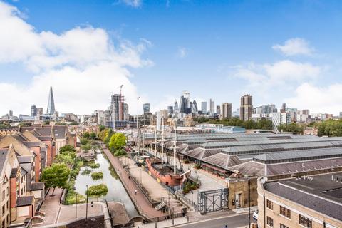 Apartment 802, Park Vista Tower, 5 Cobblestone Square, London, E1W 3AZ